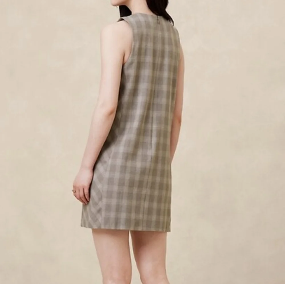 Banana Republic Women's Sleeveless Crewneck Plaid Shift Mini Dress Neutral Plaid